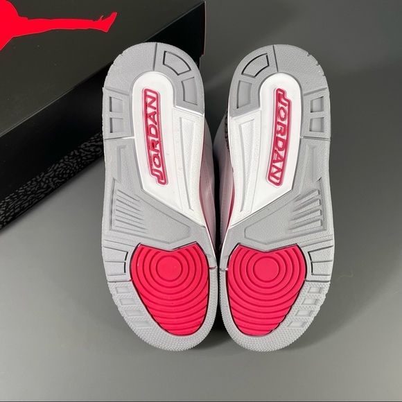 Jordan 3 ‘Cardinal’ - Picture 5 of 5